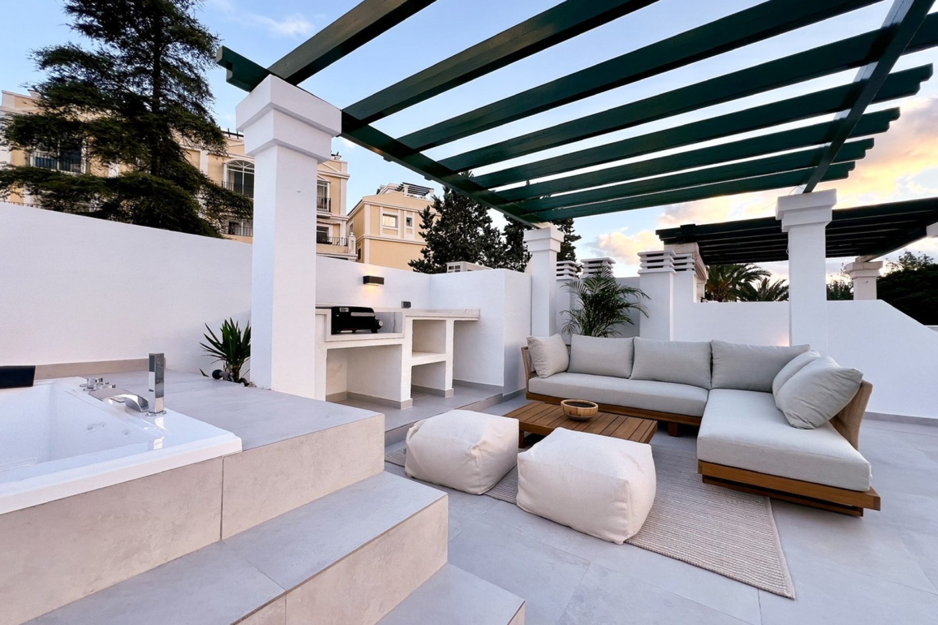 Resale - apartment - Marbella - Nueva Andalucía