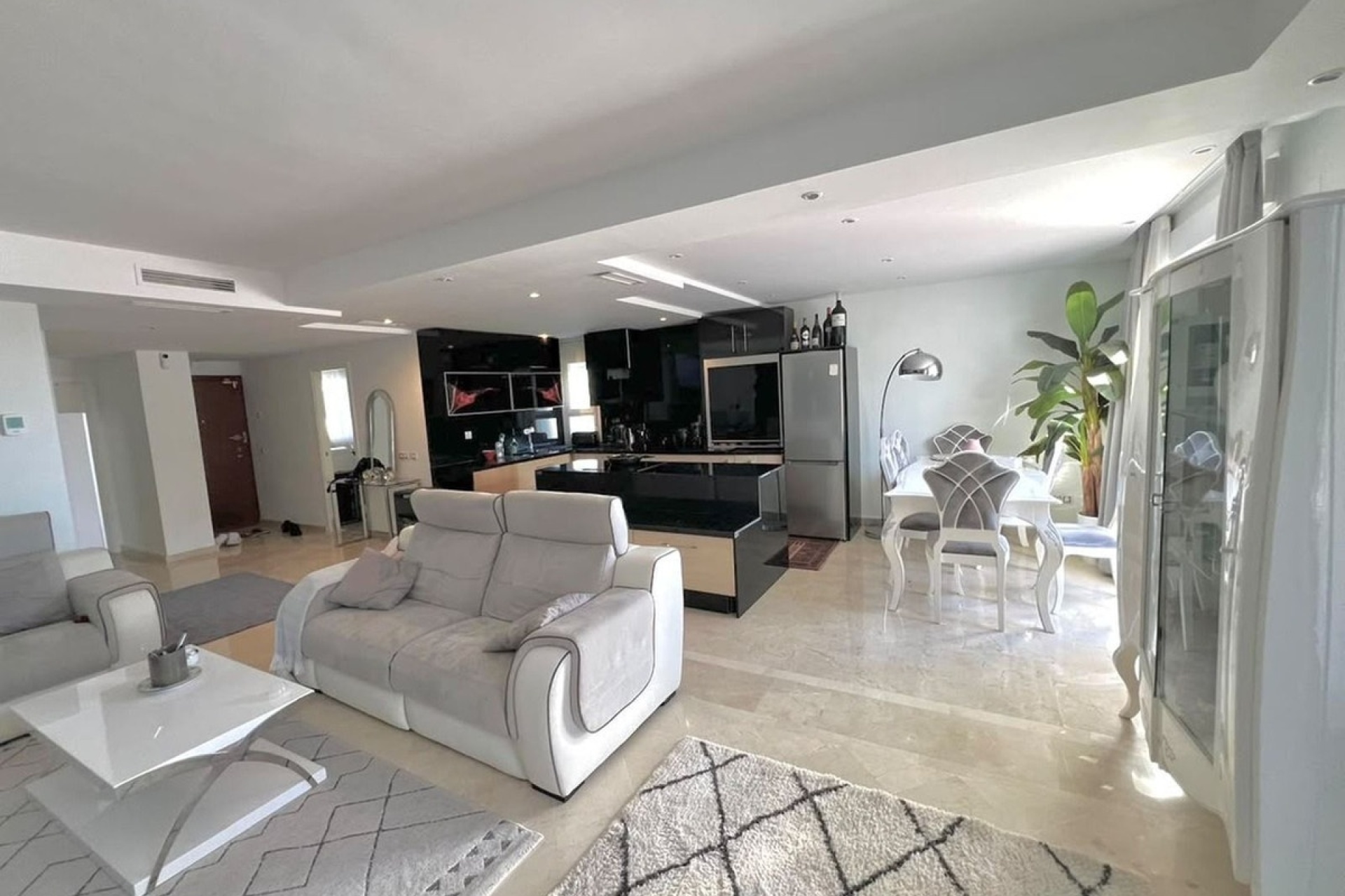 Resale - apartment - Marbella - Nueva Andalucía