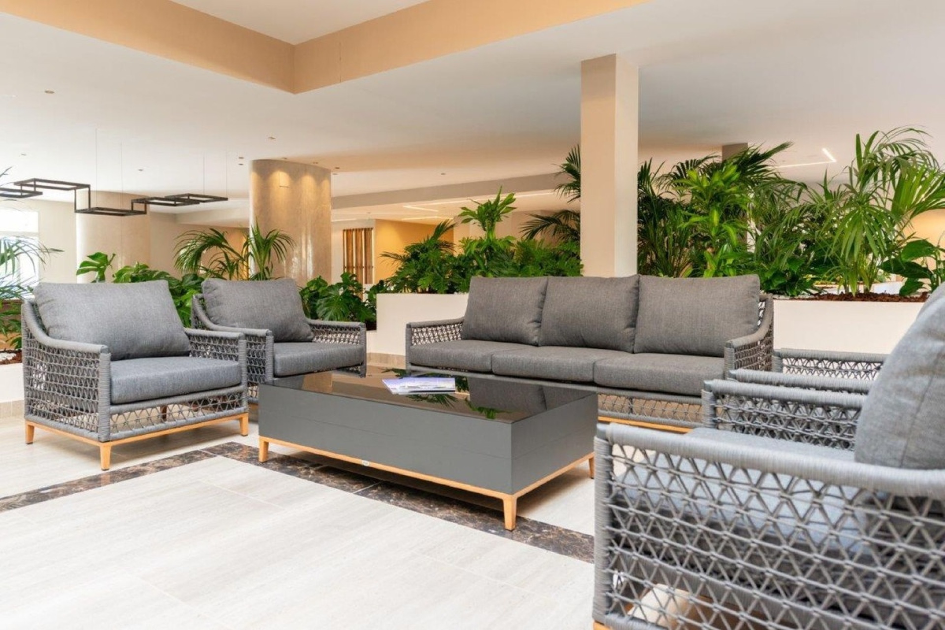 Resale - apartment - Marbella - Nueva Andalucía