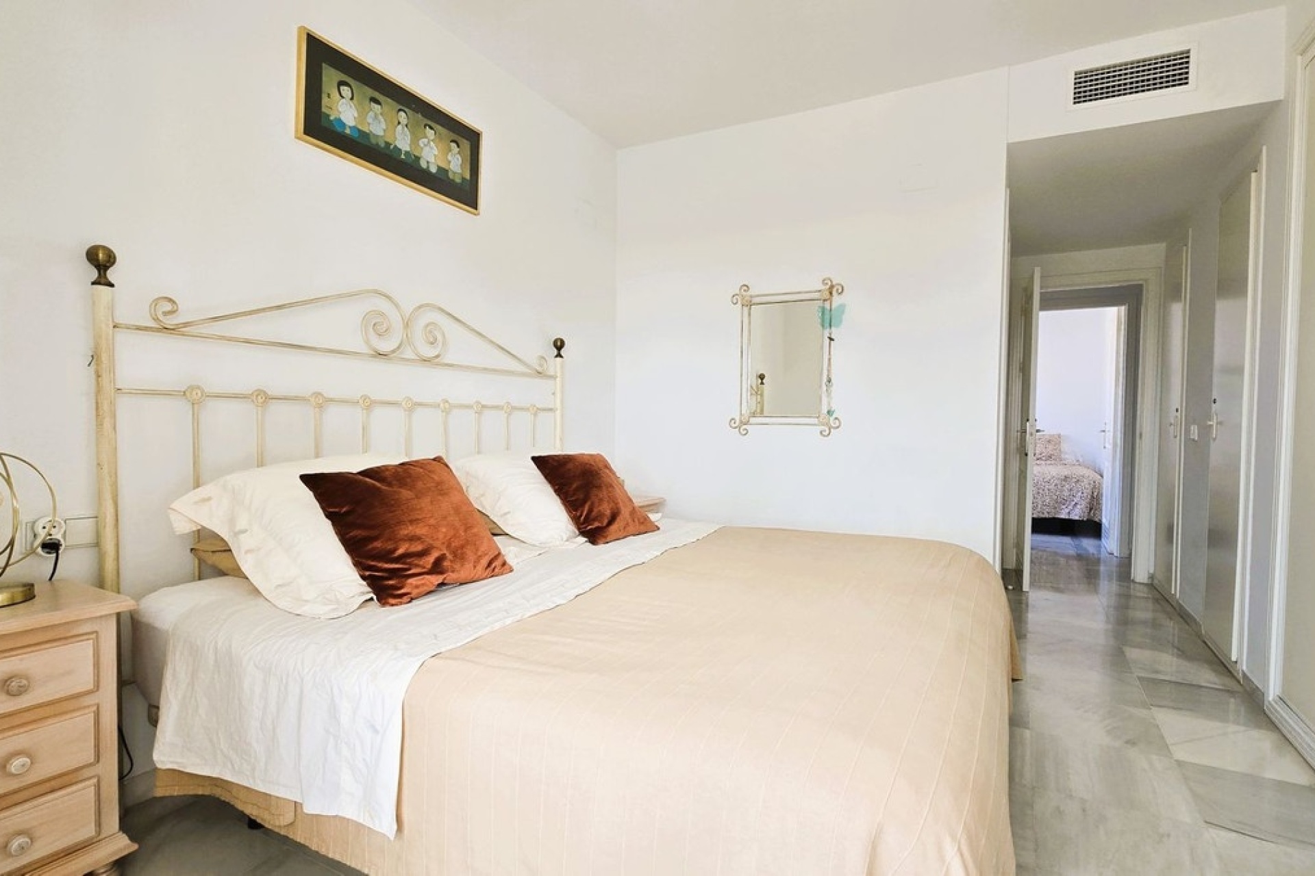 Resale - apartment - Marbella - Nueva Andalucía