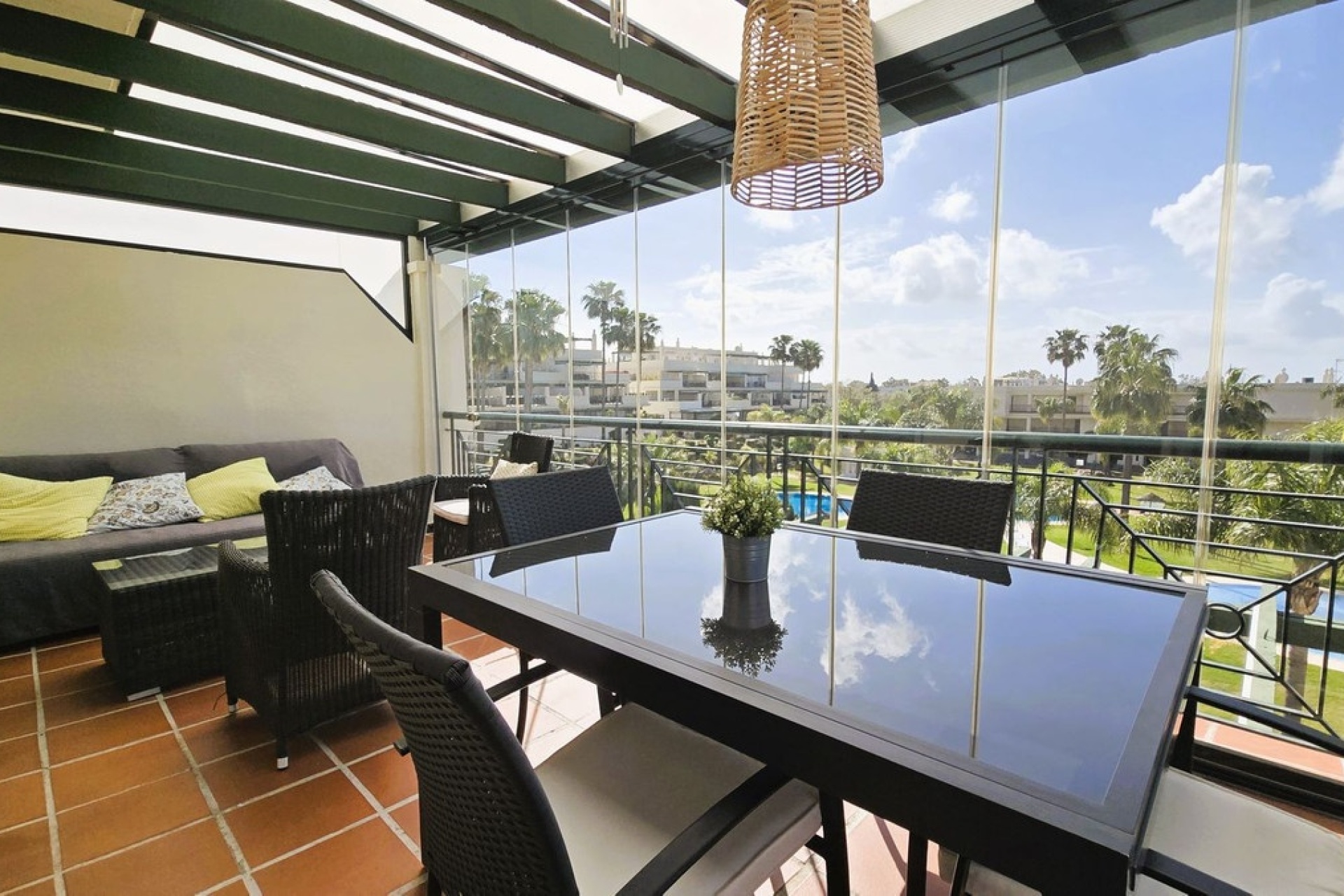 Resale - apartment - Marbella - Nueva Andalucía