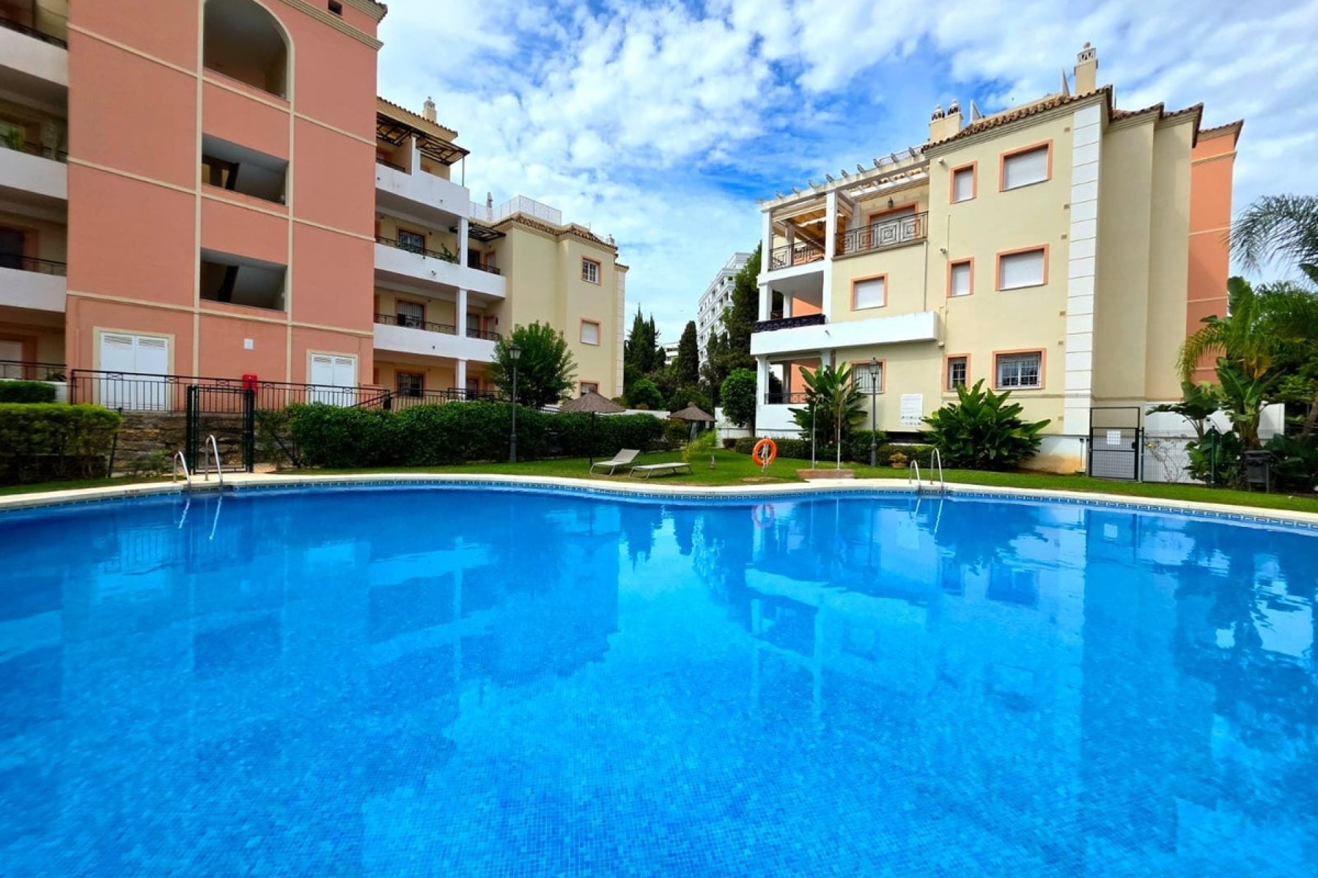 Resale - apartment - Marbella - Nueva Andalucía