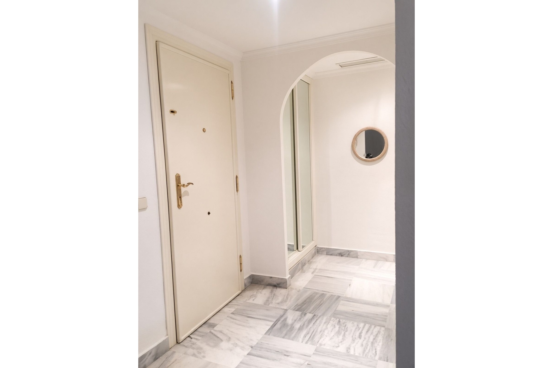 Resale - apartment - Marbella - Nueva Andalucía