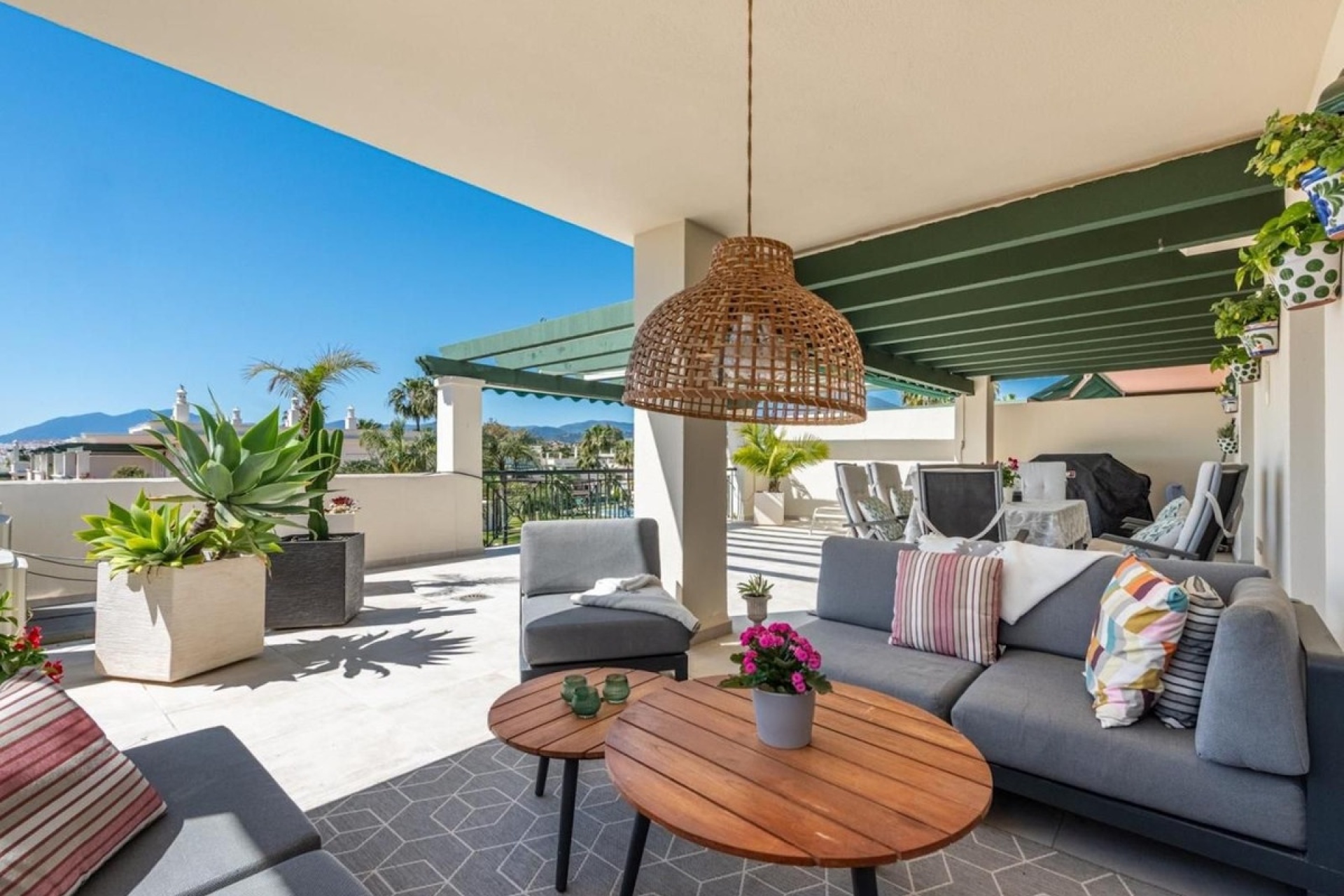 Resale - apartment - Marbella - Nueva Andalucía