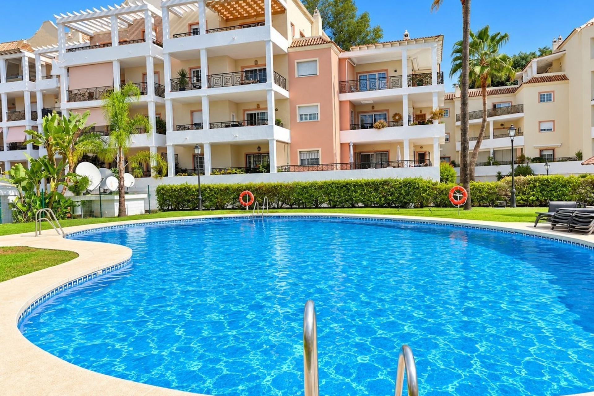Resale - apartment - Marbella - Nueva Andalucía