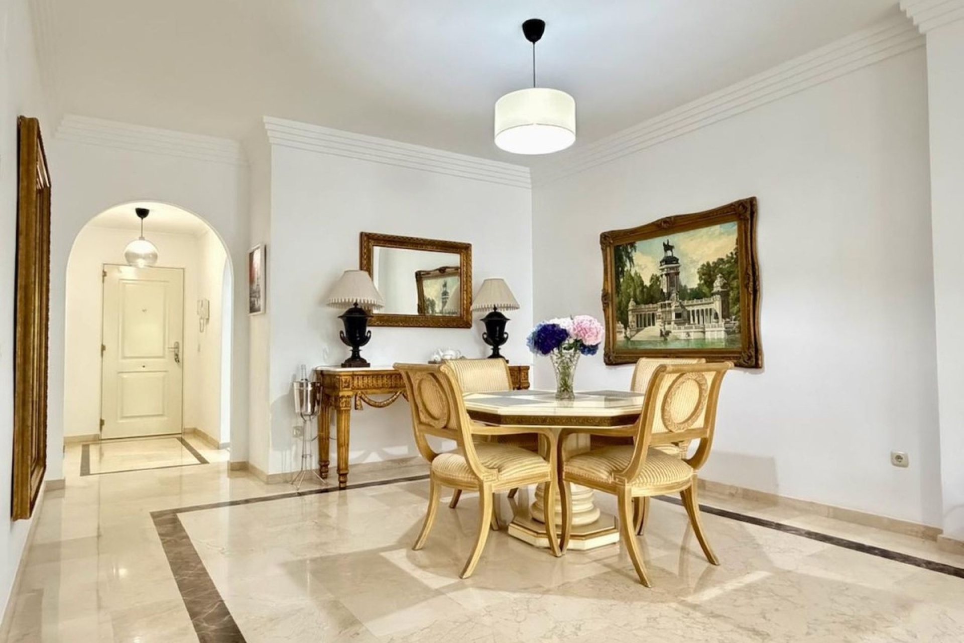 Resale - apartment - Marbella - Nueva Andalucía