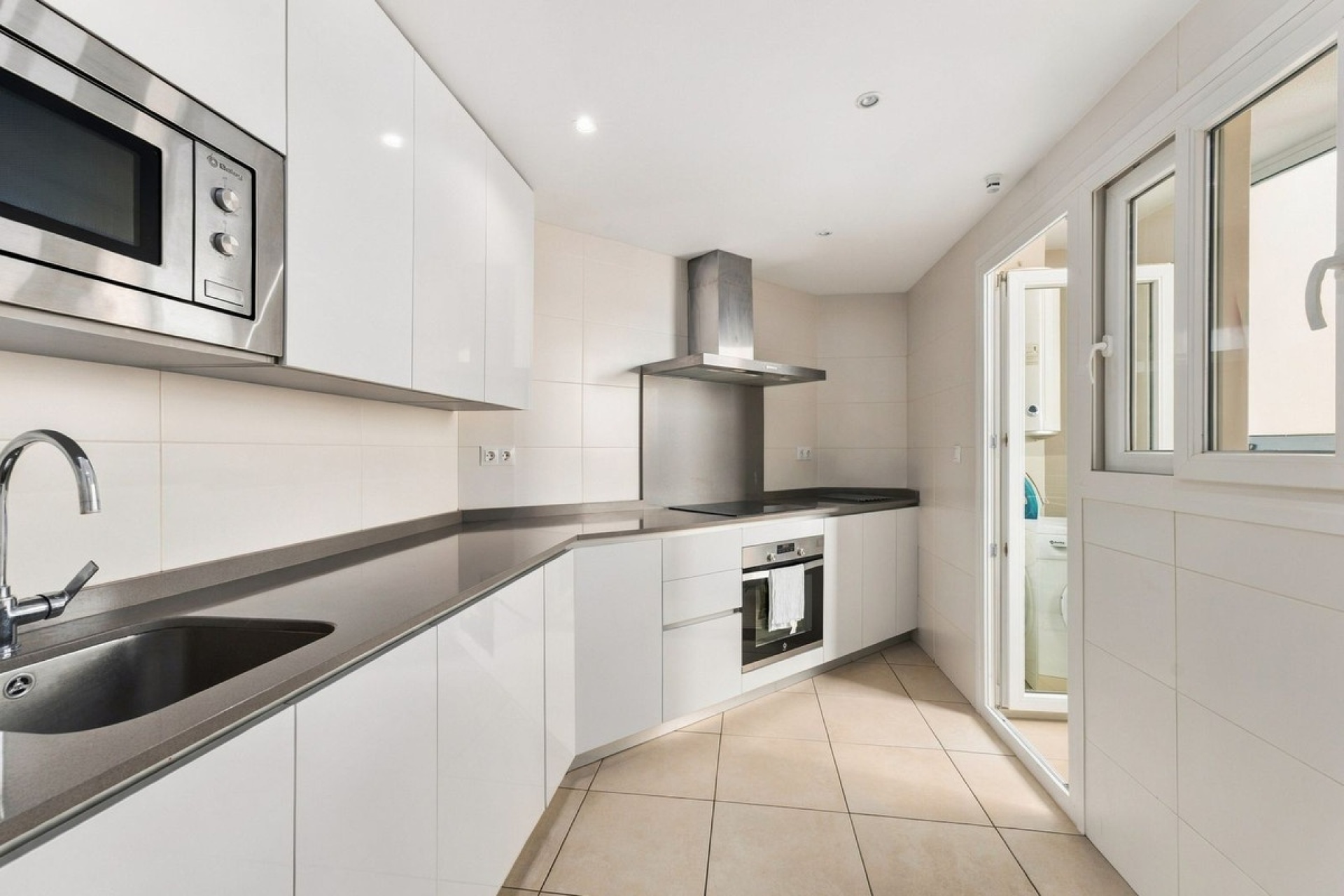 Resale - apartment - Marbella - Nueva Andalucía