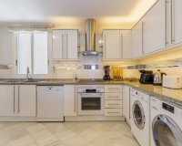 Resale - apartment - Marbella - Puerto Banús