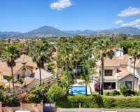 Resale - apartment - Marbella - Puerto Banús
