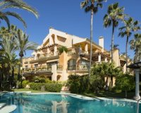 Resale - apartment - Marbella - Puerto Banús