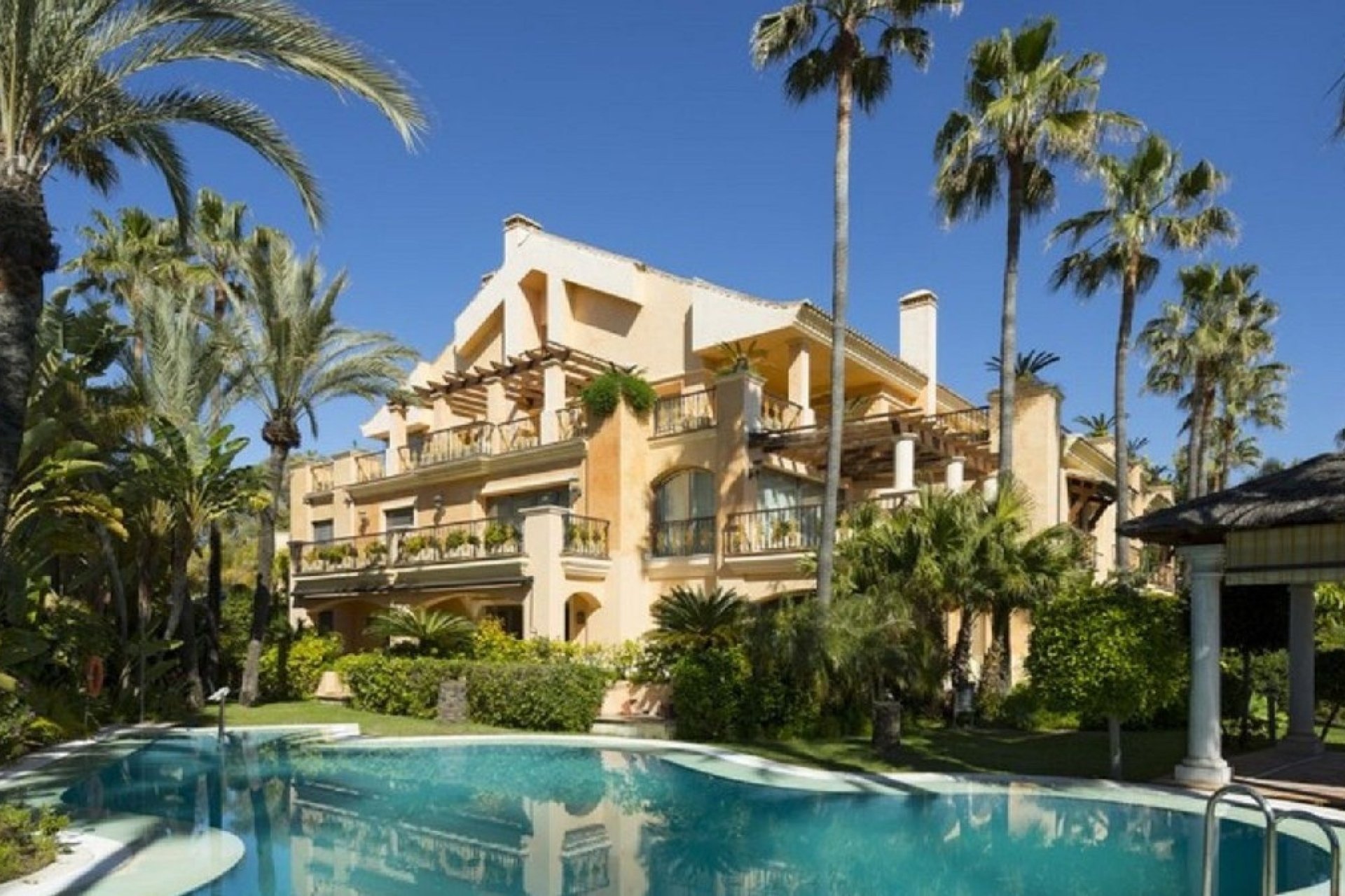 Resale - apartment - Marbella - Puerto Banús