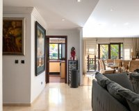 Resale - apartment - Marbella - Puerto Banús