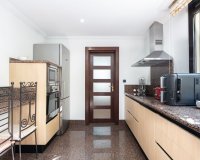 Resale - apartment - Marbella - Puerto Banús