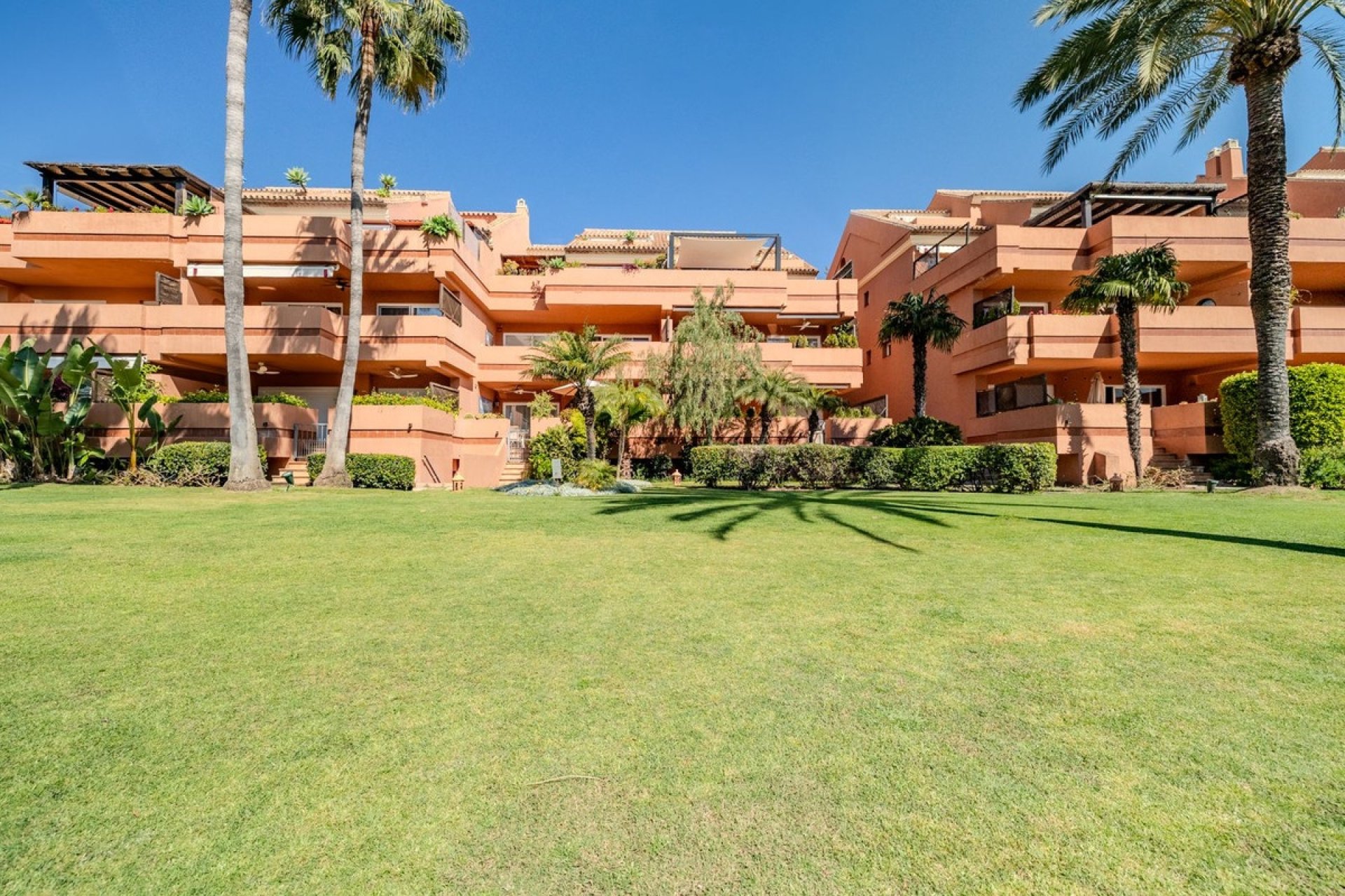 Resale - apartment - Marbella - Puerto Banús