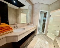 Resale - apartment - Marbella - Puerto Banús
