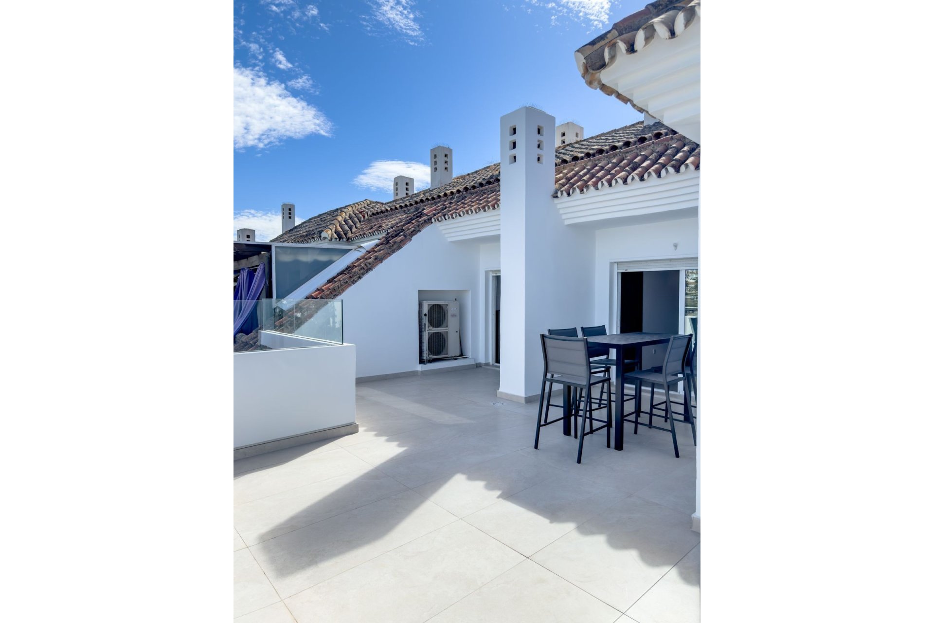 Resale - apartment - Marbella - Puerto Banús