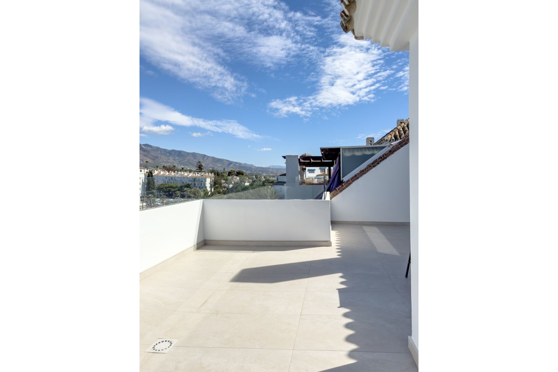 Resale - apartment - Marbella - Puerto Banús