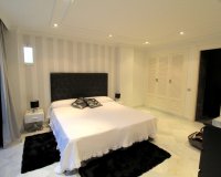 Resale - apartment - Marbella - Puerto Banús