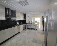 Resale - apartment - Marbella - Puerto Banús