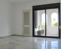 Resale - apartment - Marbella - Puerto Banús