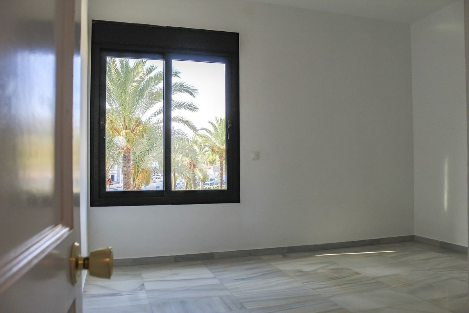 Resale - apartment - Marbella - Puerto Banús