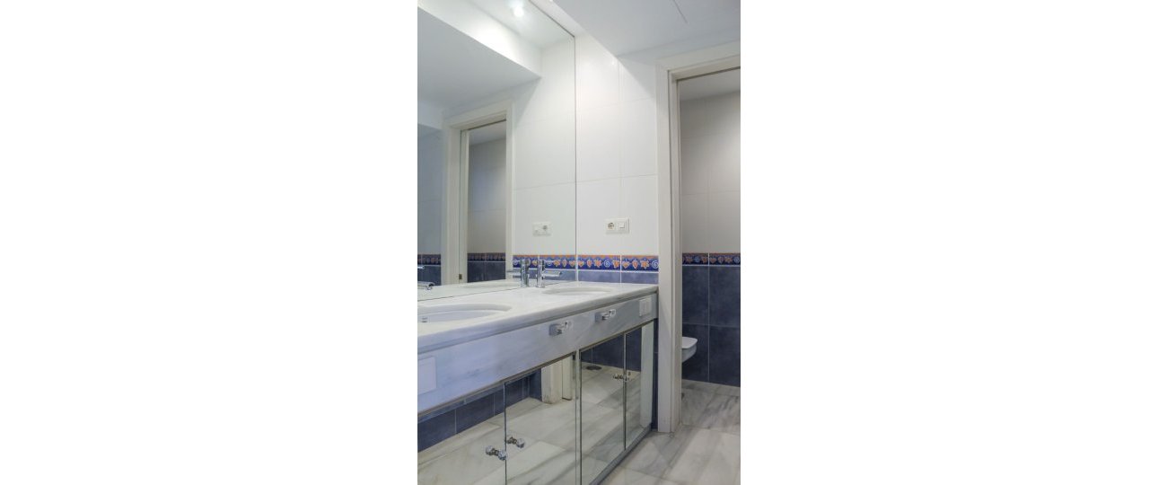 Resale - apartment - Marbella - Puerto Banús