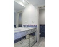 Resale - apartment - Marbella - Puerto Banús