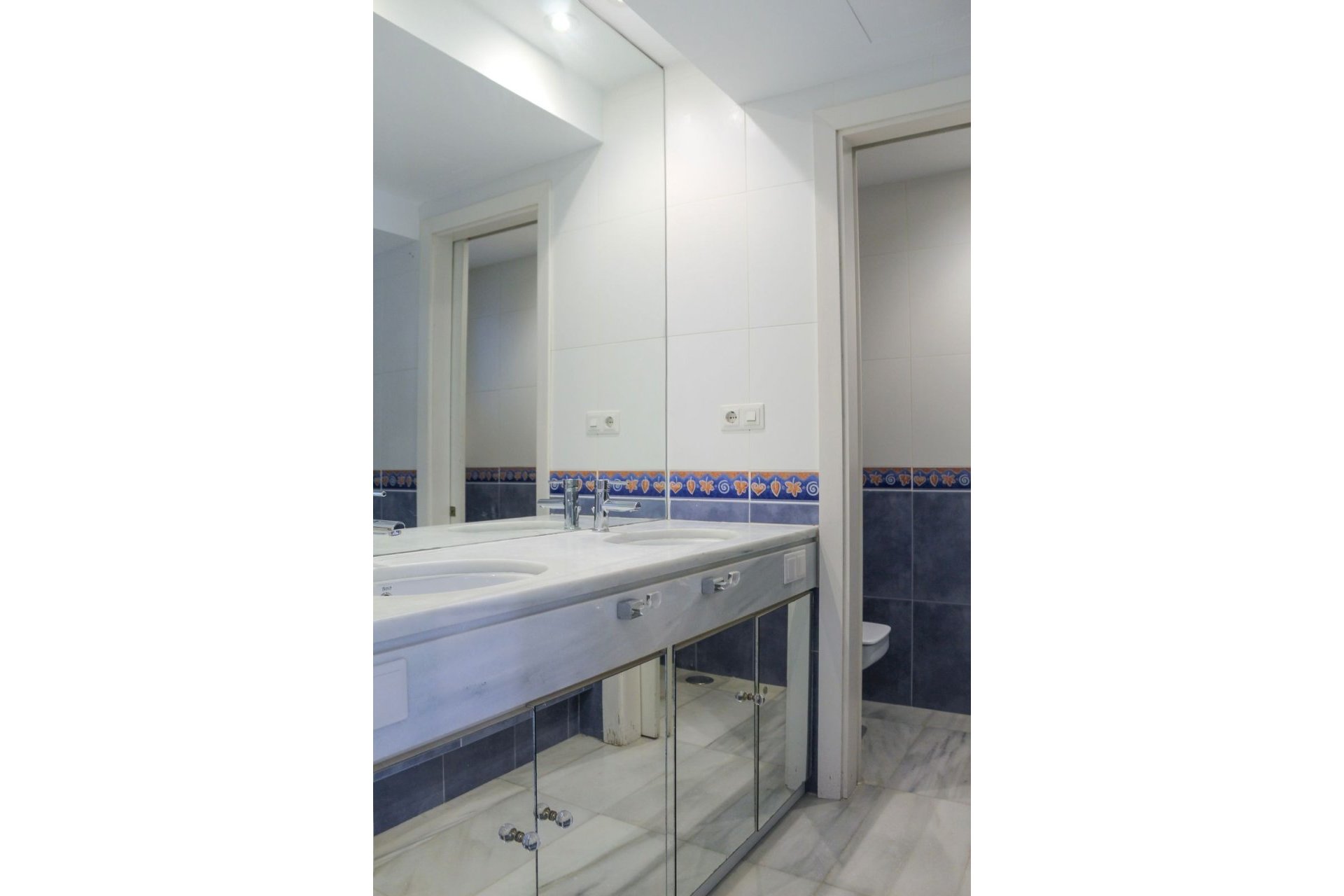 Resale - apartment - Marbella - Puerto Banús
