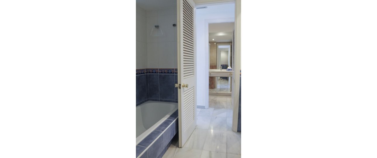 Resale - apartment - Marbella - Puerto Banús