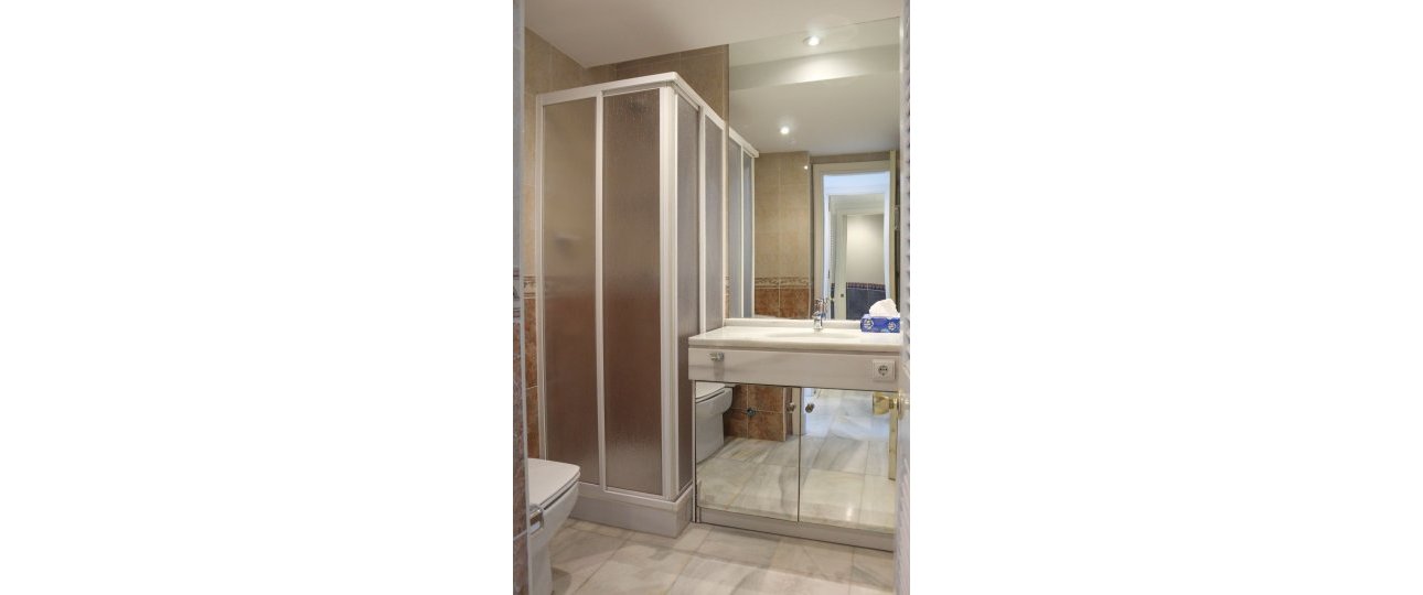 Resale - apartment - Marbella - Puerto Banús