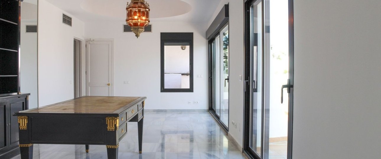 Resale - apartment - Marbella - Puerto Banús