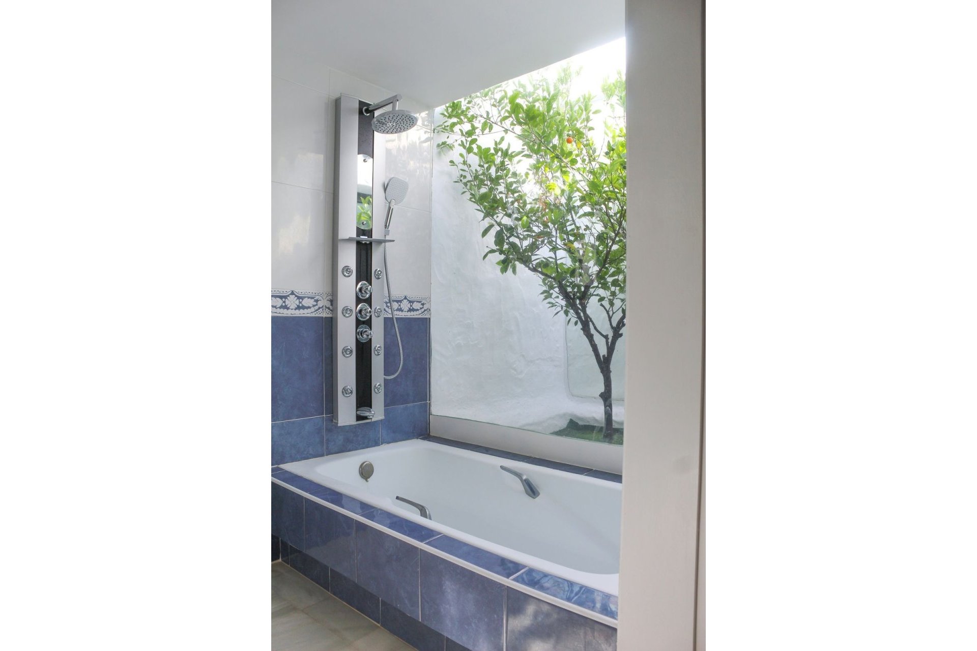 Resale - apartment - Marbella - Puerto Banús