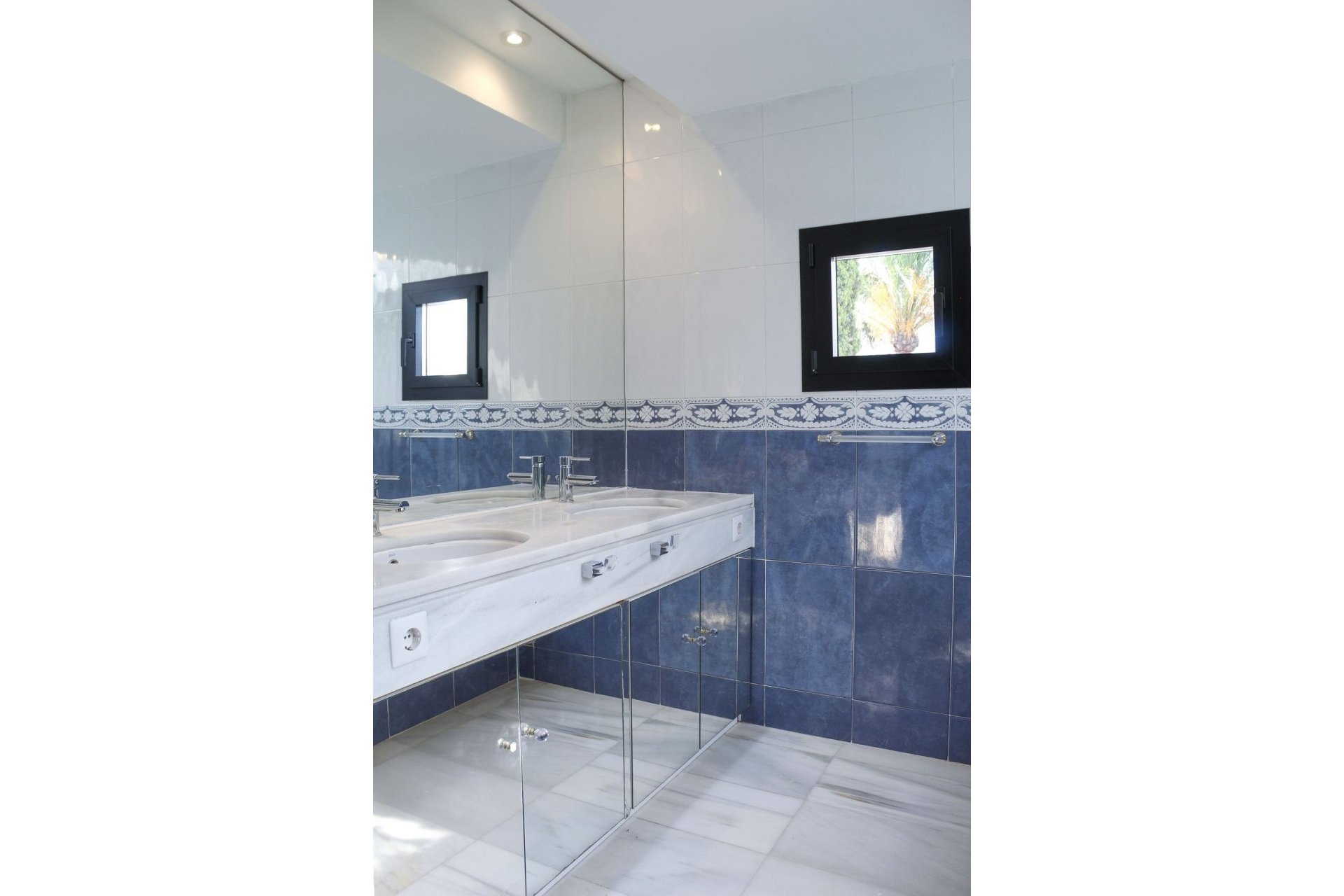 Resale - apartment - Marbella - Puerto Banús