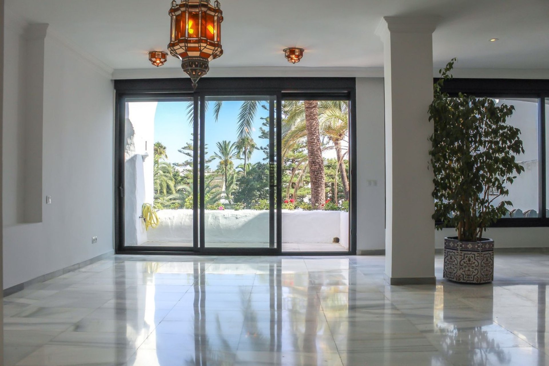 Resale - apartment - Marbella - Puerto Banús