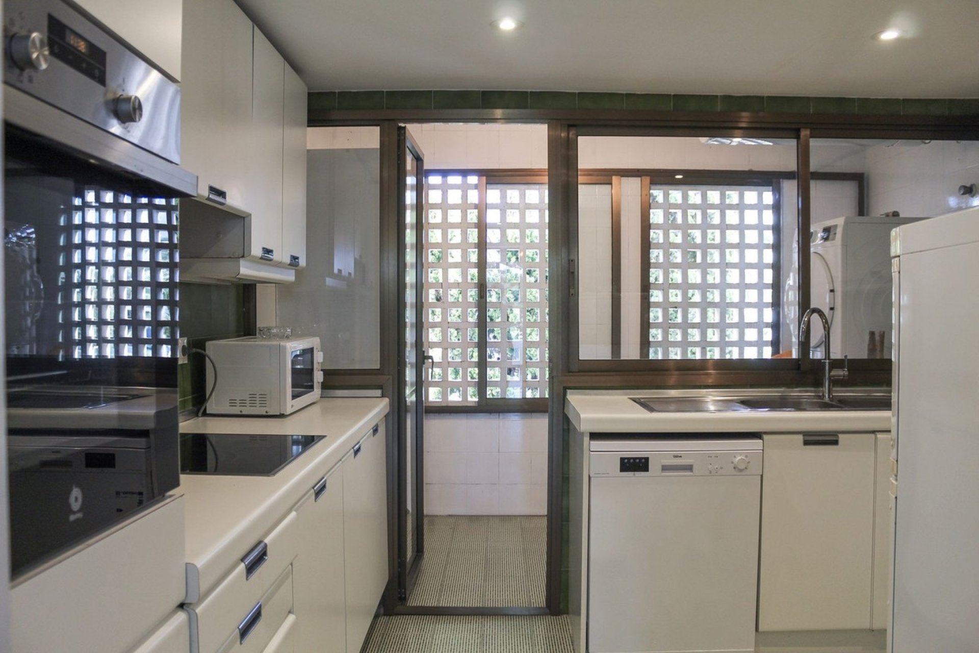 Resale - apartment - Marbella - Puerto Banús