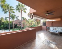 Resale - apartment - Marbella - Puerto Banús