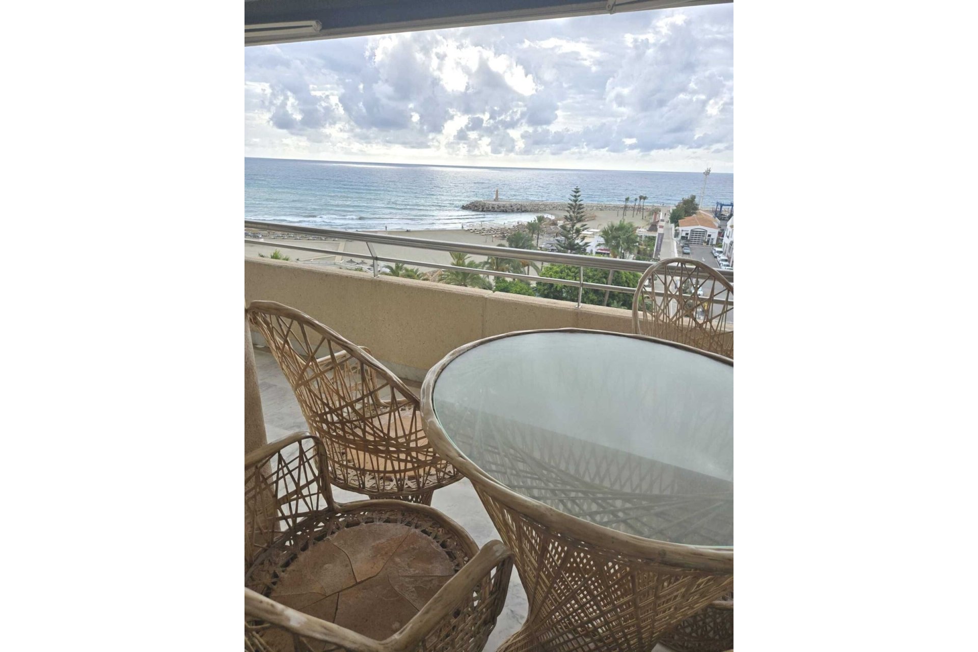 Resale - apartment - Marbella - Puerto Banús