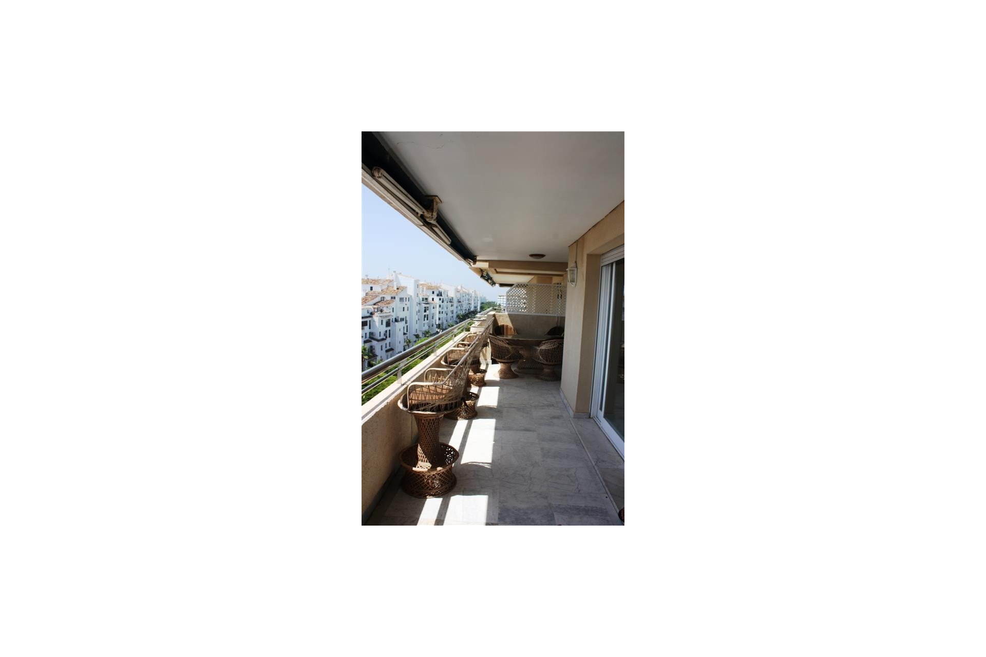 Resale - apartment - Marbella - Puerto Banús