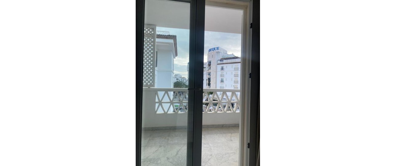 Resale - apartment - Marbella - Puerto Banús