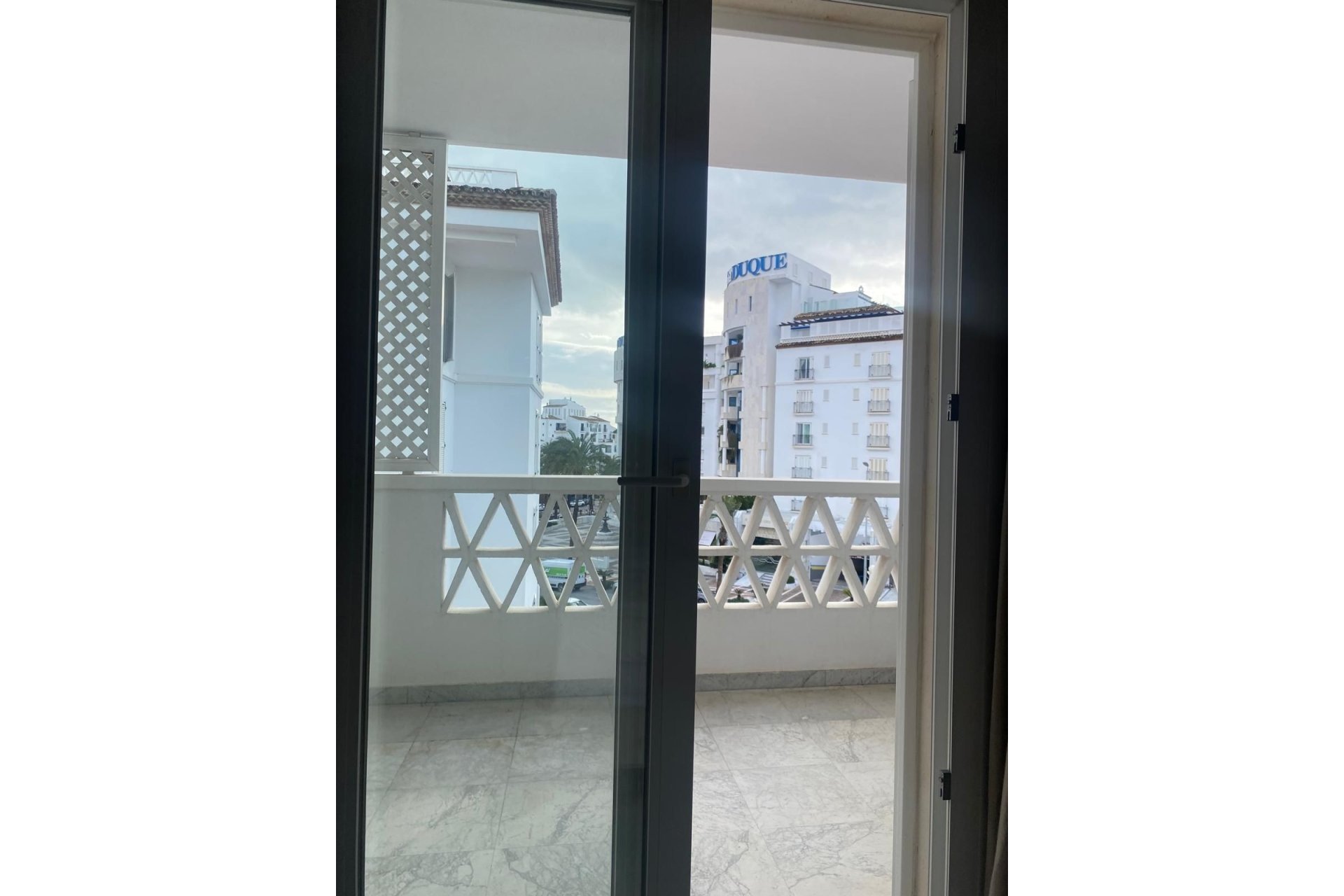 Resale - apartment - Marbella - Puerto Banús