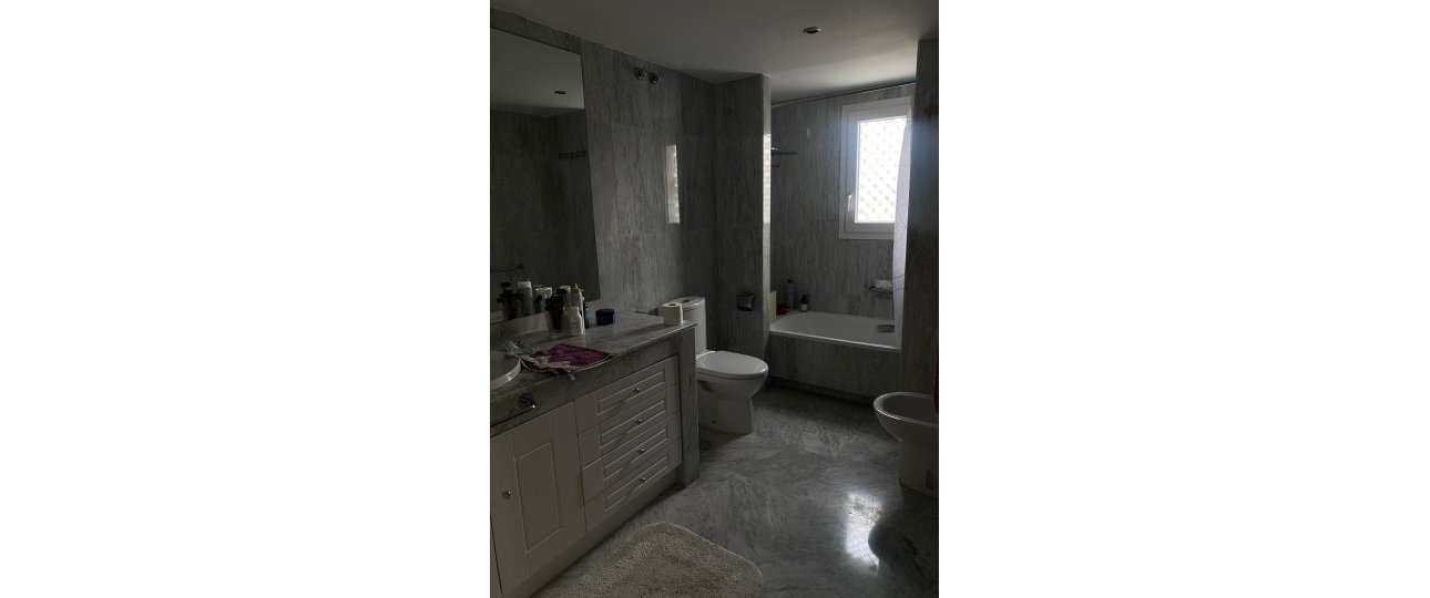 Resale - apartment - Marbella - Puerto Banús