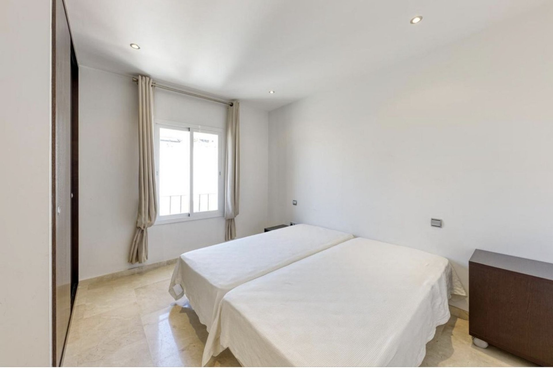 Resale - apartment - Marbella - Puerto Banús