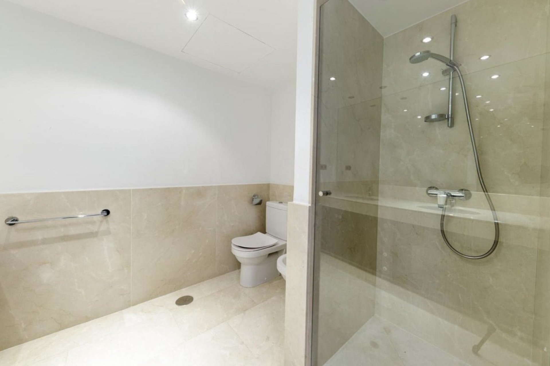Resale - apartment - Marbella - Puerto Banús