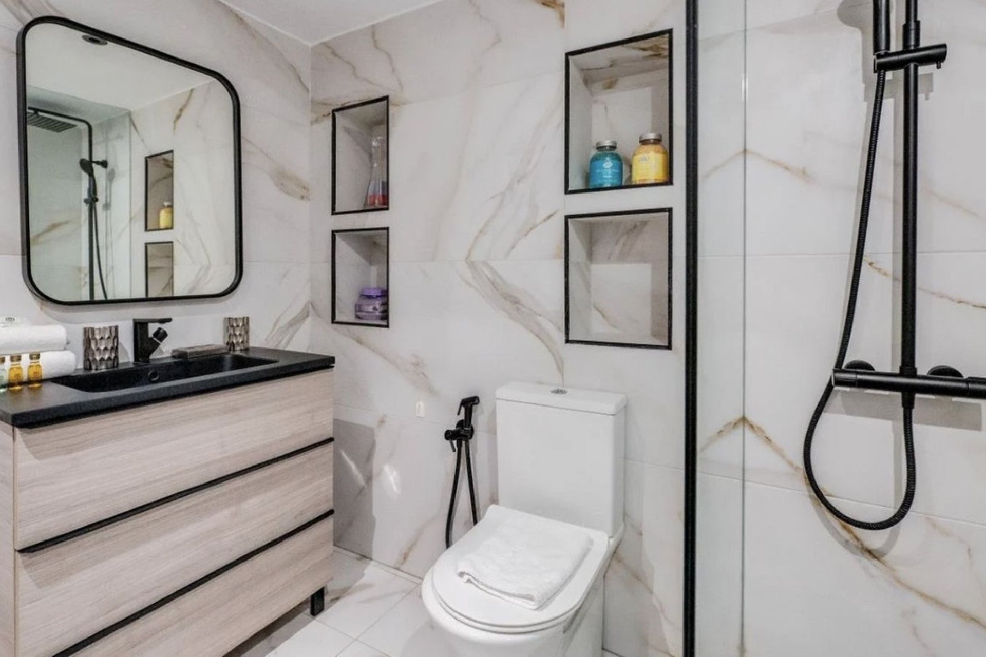 Resale - apartment - Marbella - Puerto Banús