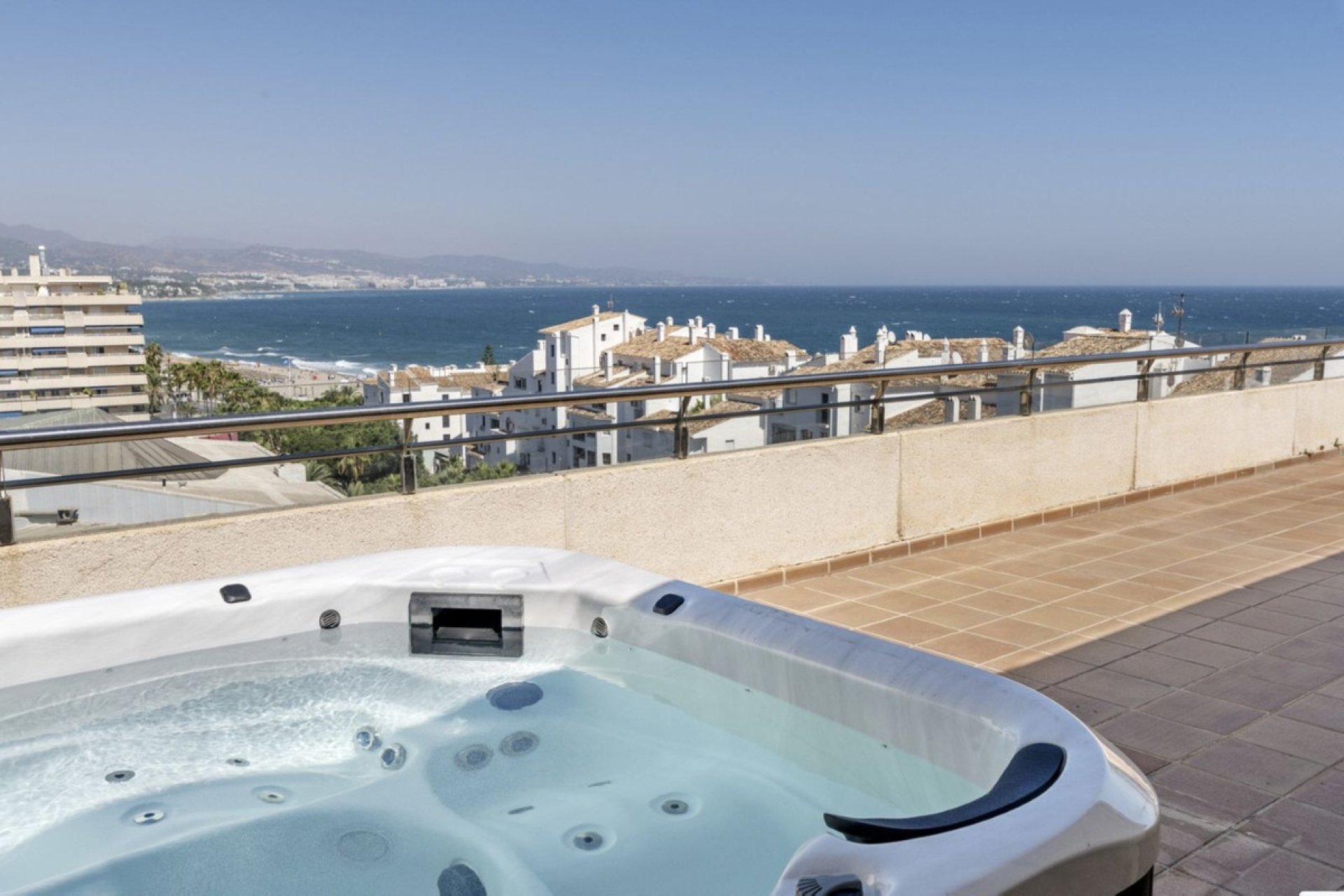Resale - apartment - Marbella - Puerto Banús