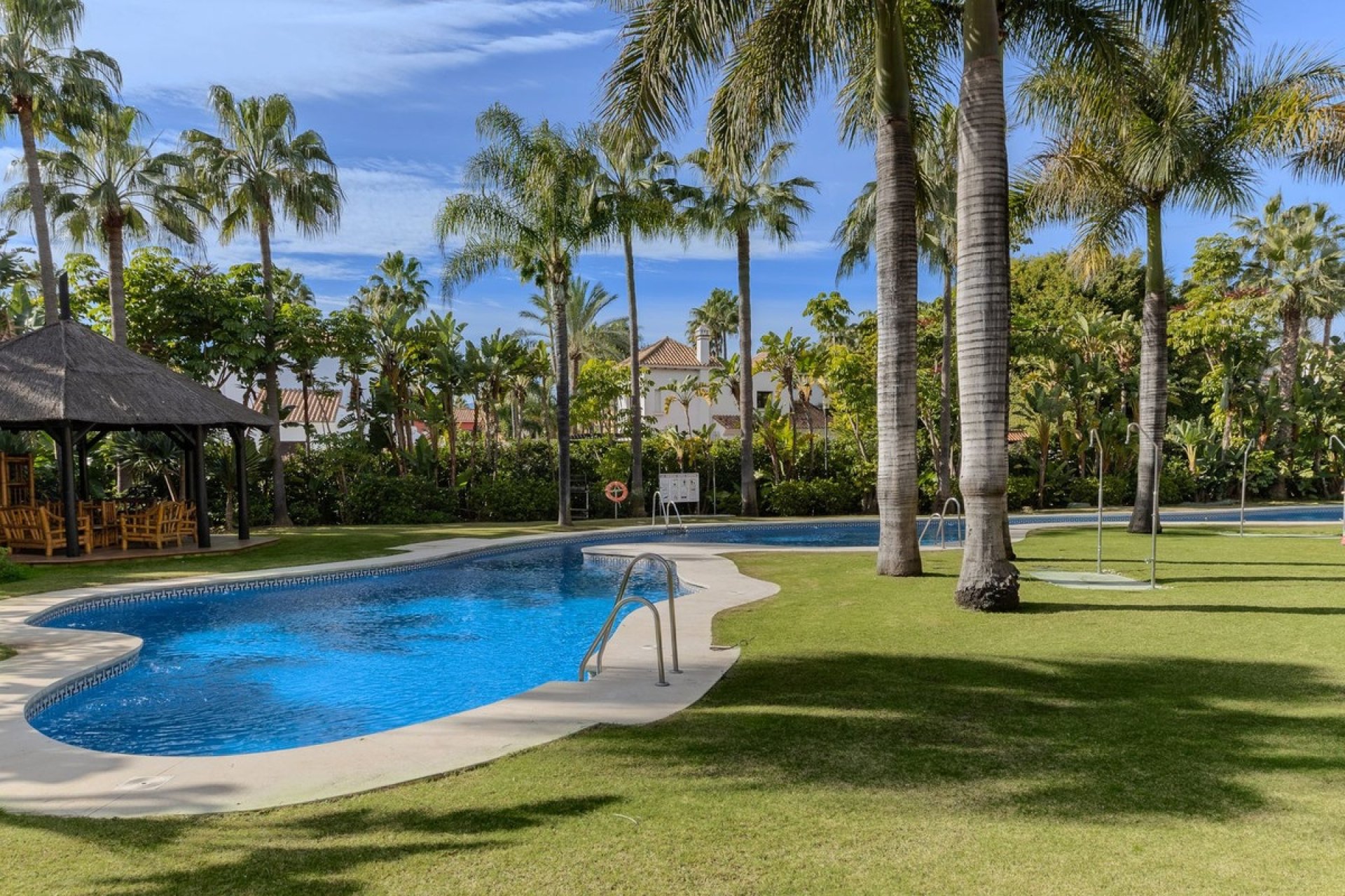 Resale - apartment - Marbella - Puerto Banús