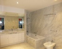 Resale - apartment - Marbella - Puerto Banús