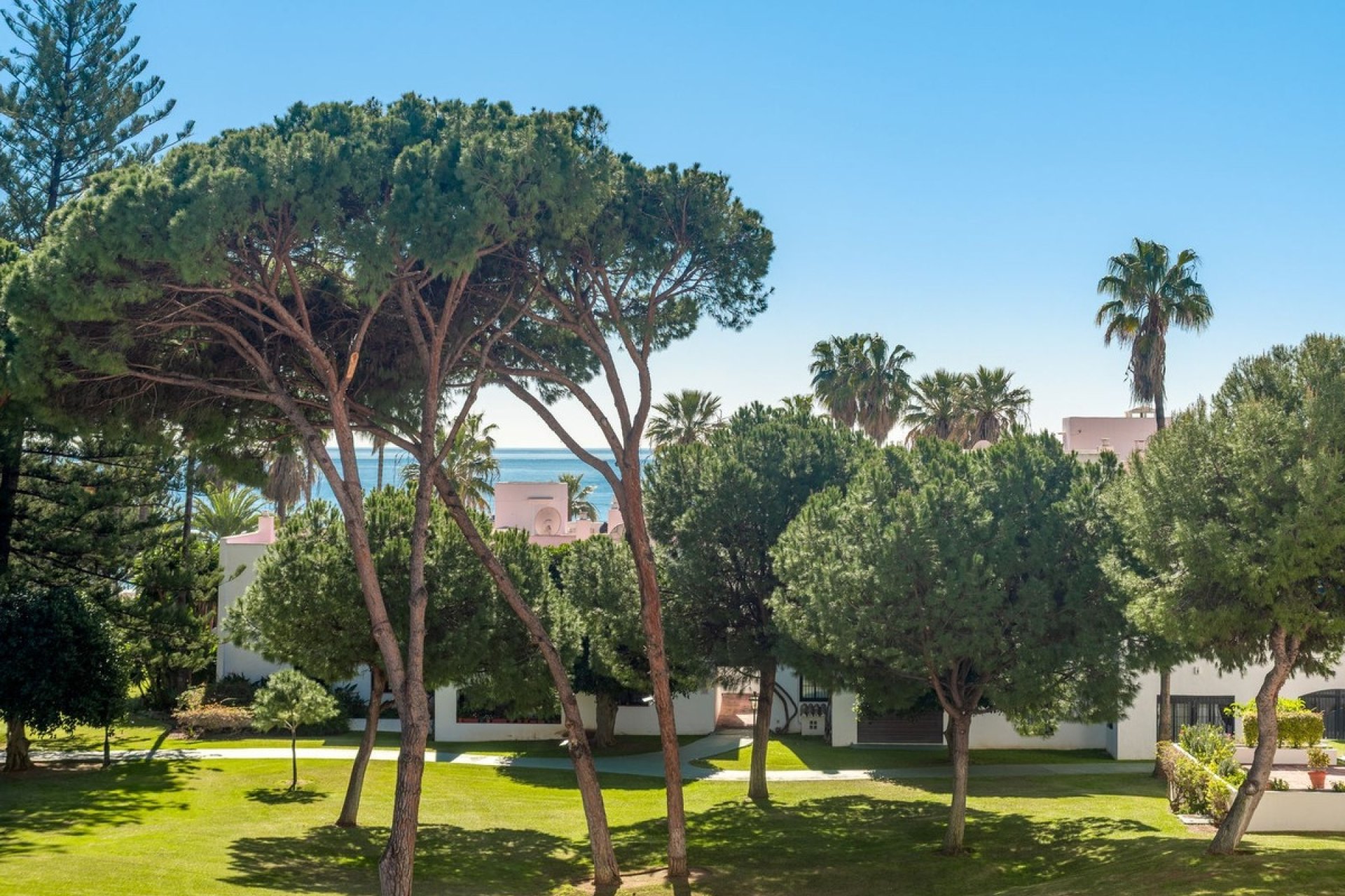 Resale - apartment - Marbella - Puerto Banús