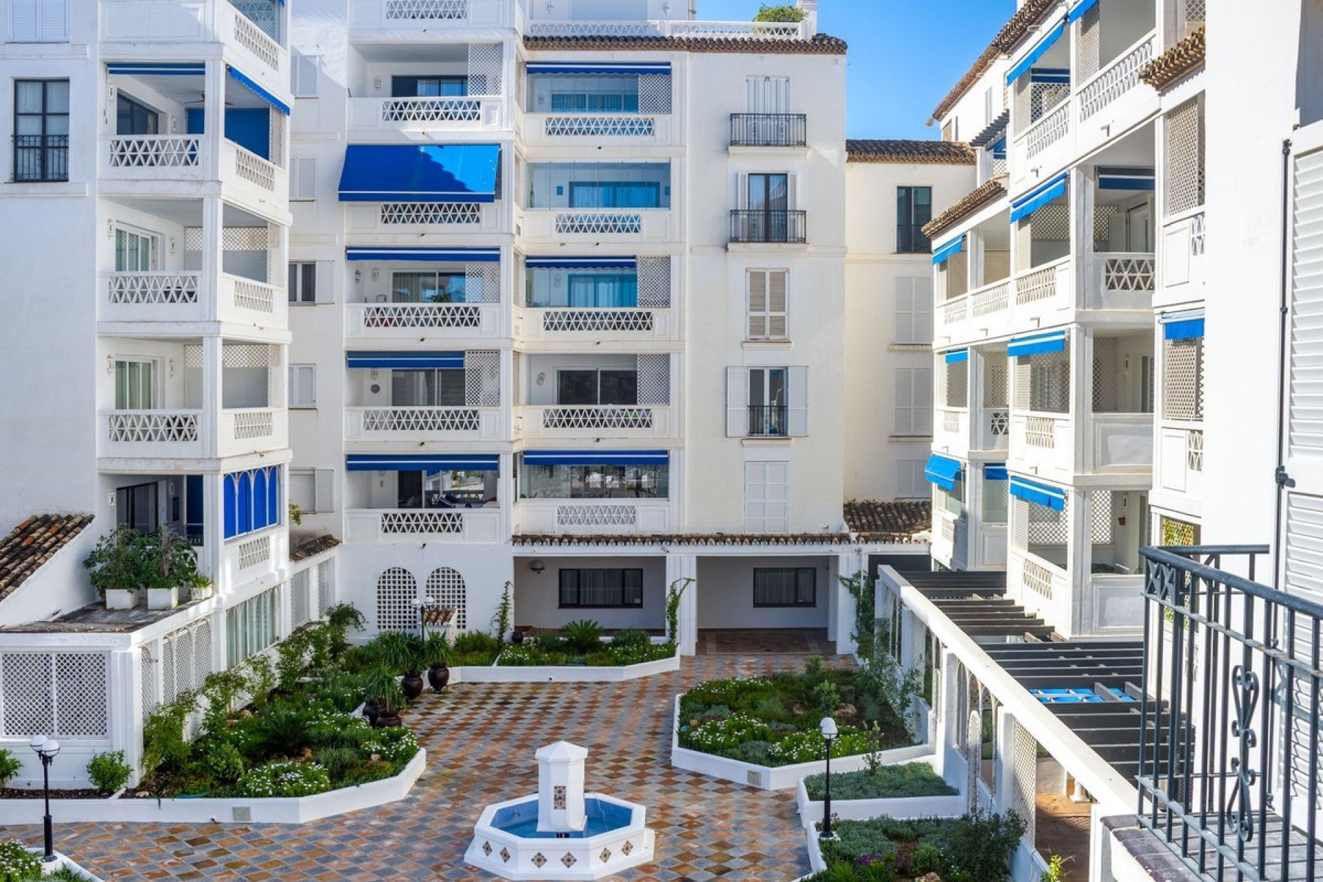 Resale - apartment - Marbella - Puerto Banús