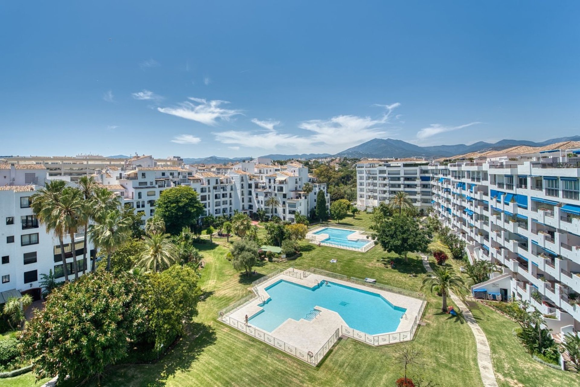 Resale - apartment - Marbella - Puerto Banús